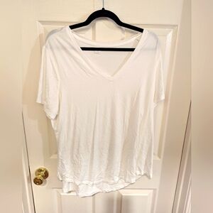 Old Navy White Relaxed Casual T-Shirt